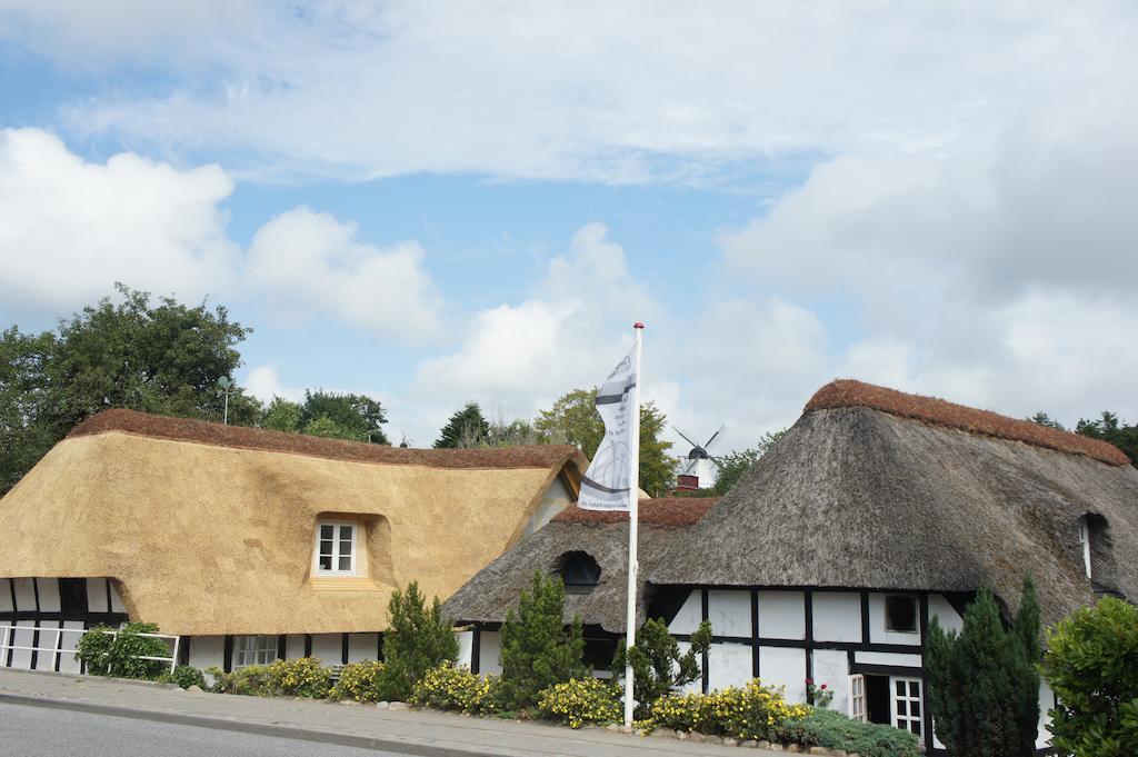 Lyng Dal Hotel Og Restaurant リュー エクステリア 写真